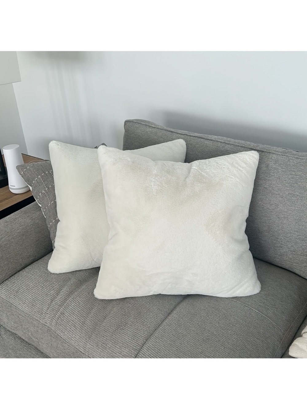Bundle of 4 pillows